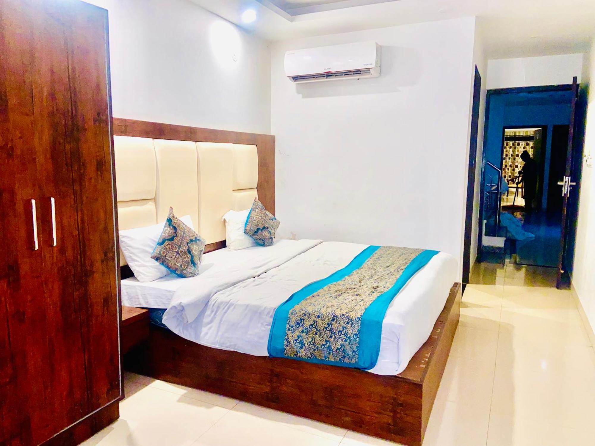 Hotel Tark Plaza Delhi Airport *